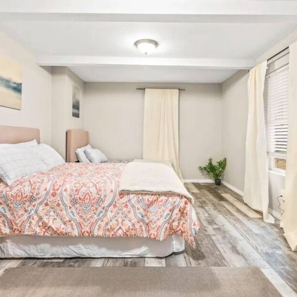 3BR Sleeps 9 Near Washington Sq Mall