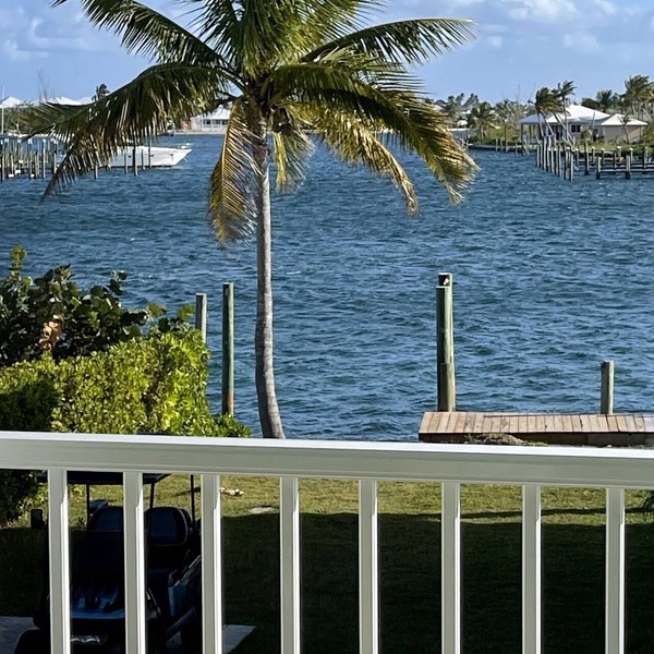 3BR with pool, cabana and private 35' boat slip/water filter sys. & generator