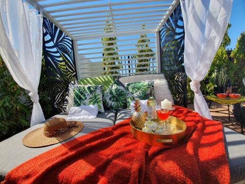 4 BDR Gardens Escape Inner City Townhouse with Secure Parking and Spa