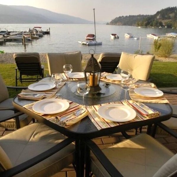 4 BDRM TH right on the Lake