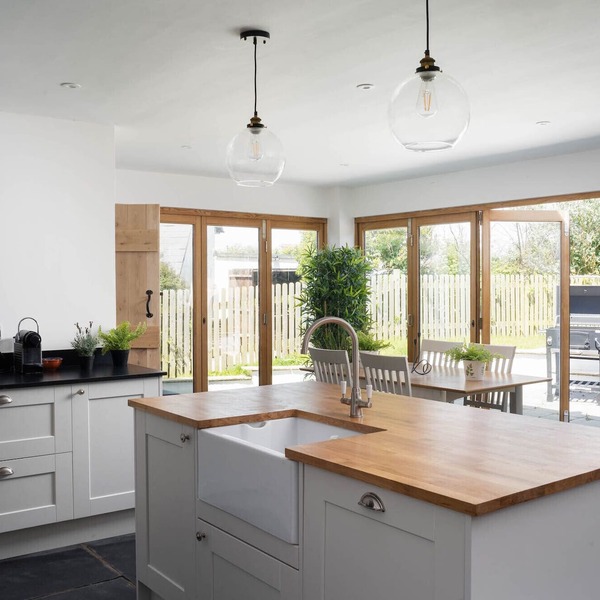 4-Bed Cottage - Pets with Garden & Wood Burner