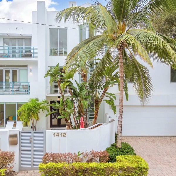 4-Bed + Den with pool in Las Olas, Ft Lauderdale