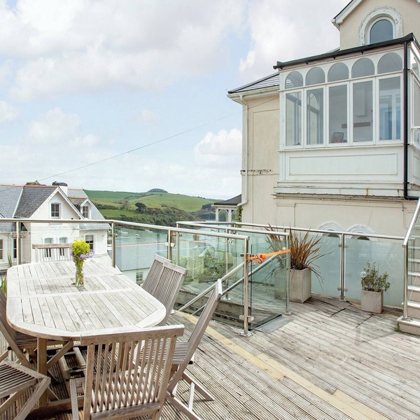 4 bedroom accommodation in Devon Road