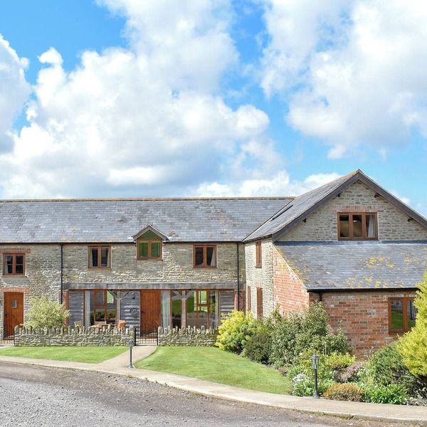 4 bedroom accommodation in Leigh, near Sherborne