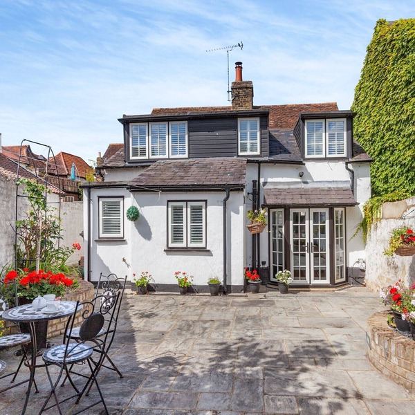 4 bedroom accommodation in Roydon, near Harlow