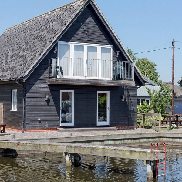 4 bedroom accommodation in Horning, near Norwich