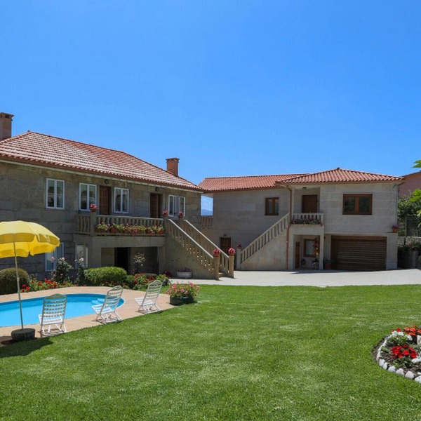 4 bedroom beach front home in Raxo