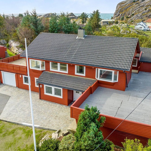 4 bedroom gorgeous apartment in Hellvik