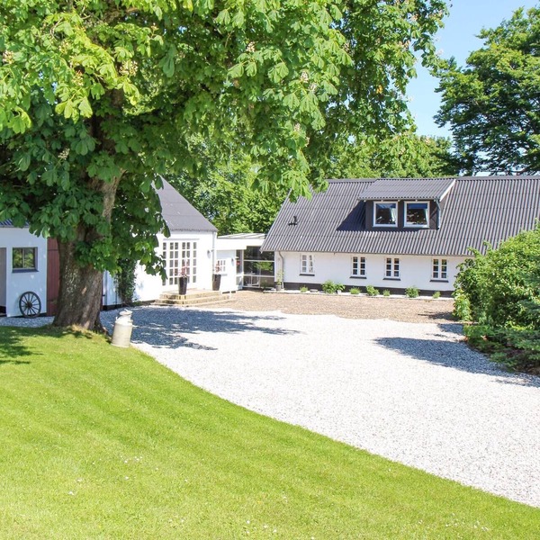 4 bedroom nice home in Ejstrupholm