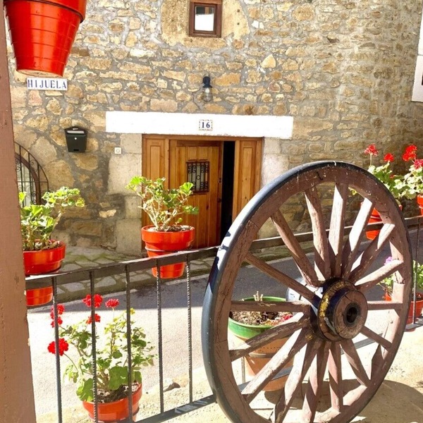 4 bedrooms, 2 bathrooms, 80m2 terrace with views, office and children playroom
