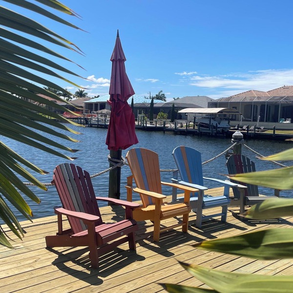 4 bedrooms (2 MASTER) in total 3 bath SOUTH-facing large pool, boat dock