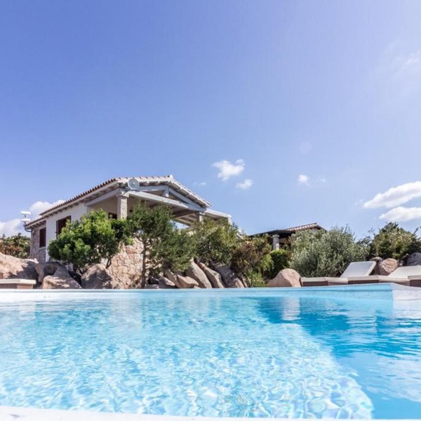 4 bedrooms villa with sea view private pool and enclosed garden at Cala Ginepro 5 km away from the beach