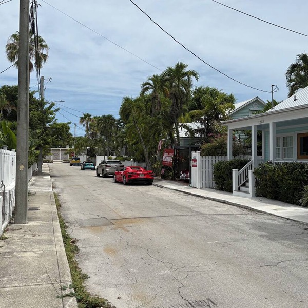 4 blocks from Duval and 7 blocks from the beach