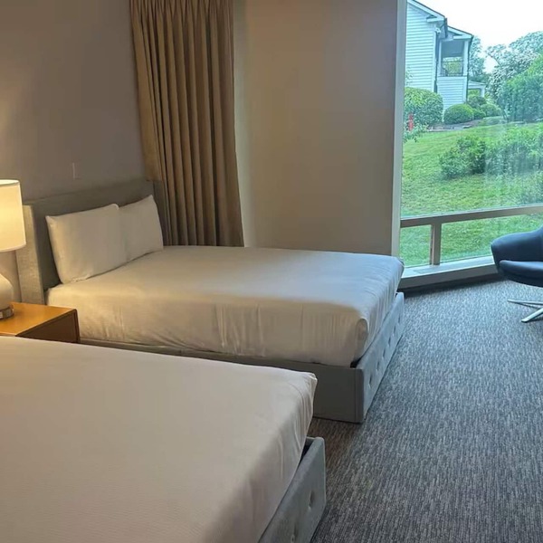 4 Comfortable Rooms | Stylish Getaway with Easy Access to Local Attractions