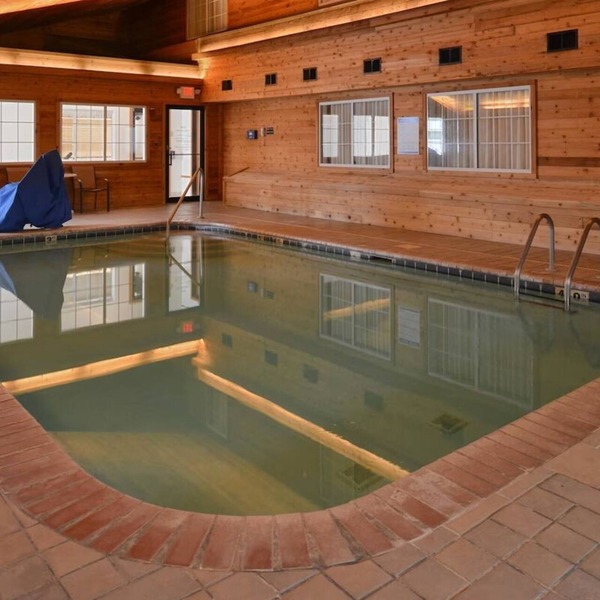 4 Comfortable Rooms w/Kitchenette and BBQ Grill, Perfect for Business Travelers