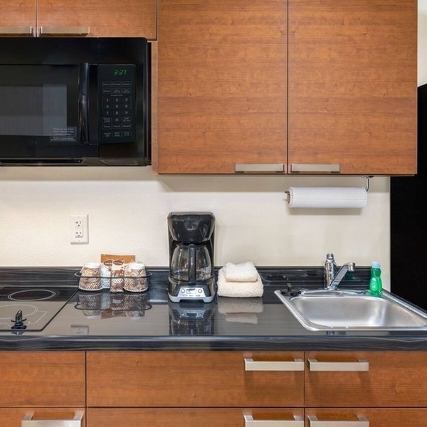 4 Comfortable Units w/Kitchenette & Free Parking Near Monaca Riverfront Park