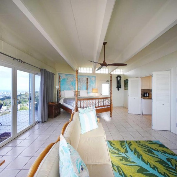 4 Mi to Beaches: Honolulu Hideaway w/Views!