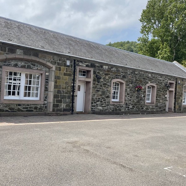 4 star accommodation offering a rural retreat 2 miles from Perth. Pets Welcome