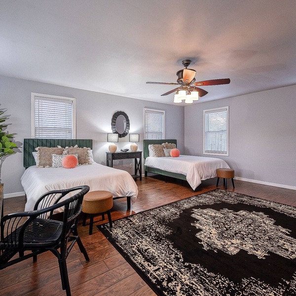 4bd Modern Victoria: 20 mins to Pittsburgh Airport