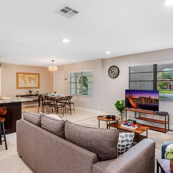 4BR Getaway w/Private Pool~Game Room~Outdoor Bar