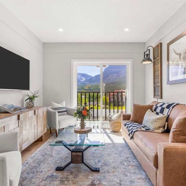 4BR Getaway with MTN View, Balcony Near DT & Banff!
