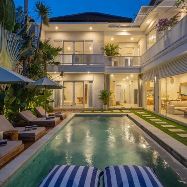 4BR Villa, Private Pool, Walk to Beach