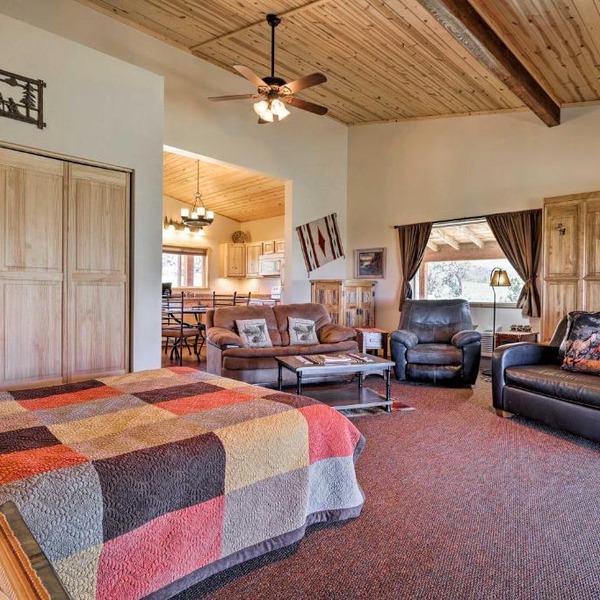5-Acre Moab Studio w/BBQ & Stunning Mtn Views