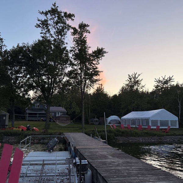 5-Acre Waterfront Cottage w/sauna, indoor swimming pool & Hot Tub at lake Scugog
