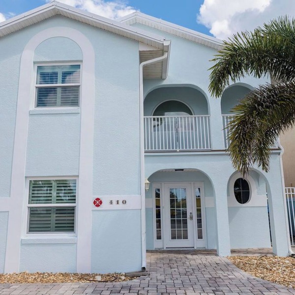 5 BD, 3 bath, 200 Yards to Cocoa Beach