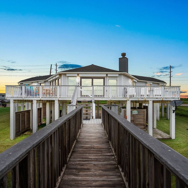 5 Bdr./3 bath Remodeled in 2020 West Galveston Beachfront house. Sleeps 14.