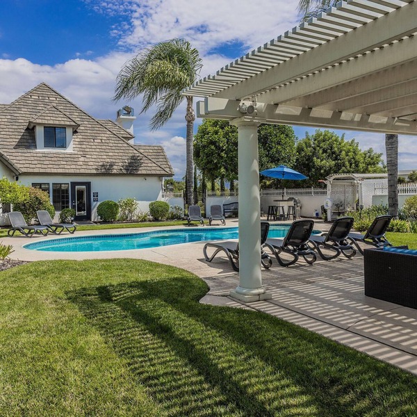 5 bedroom 3.5bath Pool, Views, Fire Pit, Vineyard Wine Country Estate!