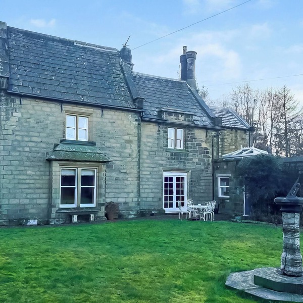 5 bedroom accommodation in Cullingworth