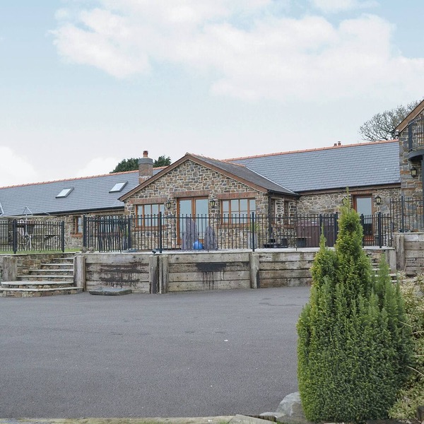 5 bedroom accommodation in St Clears, near Laugharne