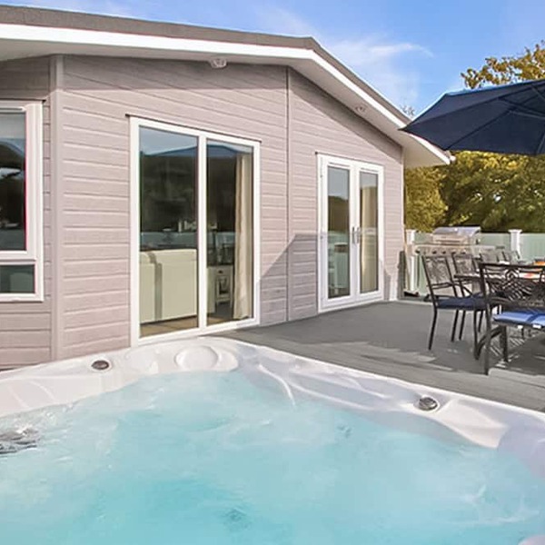 5 bedroom accommodation in Milford-on-Sea, Nr Lymington