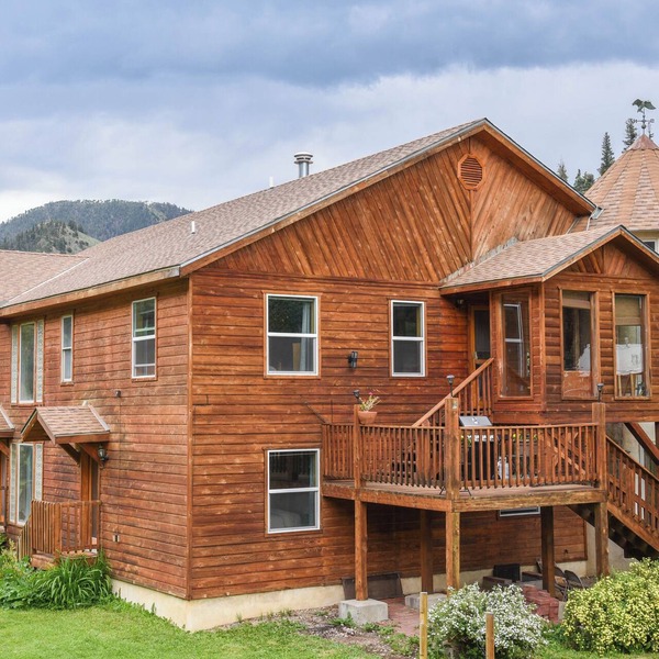 5 bedroom accommodation in Red River