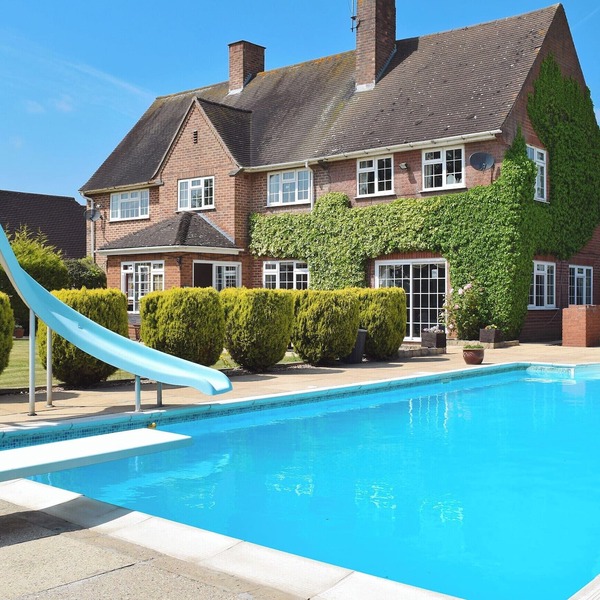 5 bedroom accommodation in Abbots Salford, near Stratford-upon-Avon