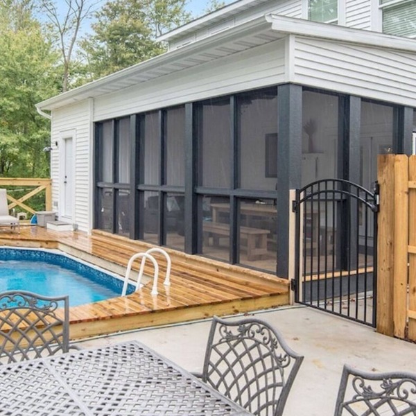 5-bedroom house with pool & hot tub, Lake MI beach access, theatre & game rooms