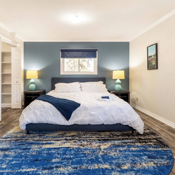 5 Bedrooms | Sleeps 12 | 2 Suites | Free Parking | Pet Friendly