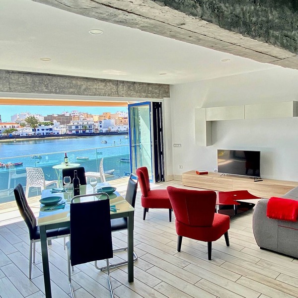 5 * Charco Loft first line of the sea
