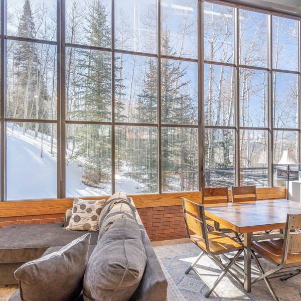 5 min to lifts - Hot Tub - Free Car -Mountain Views - Privacy