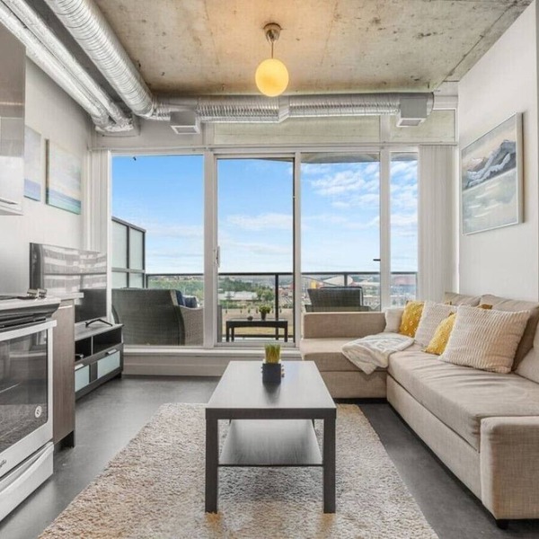 5 min to Stampede | 2BR |AC |Near Frt Calgary