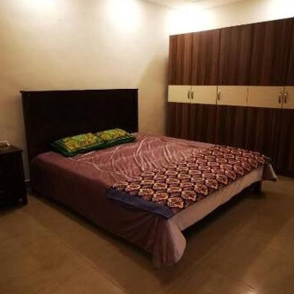 5 Minutes to Airport - Spacious private apartment