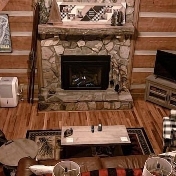 5 Star High Country Hideaway Cabin hot tub Pet Friendly Pond Sleeps 8 Pond View