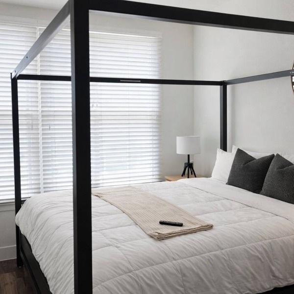 5 Star Location King Suite Legacy W. Free Parking