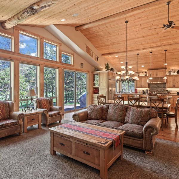 5 Vine Maple 6 Bedroom Home by Redawning