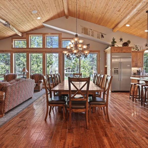 5 Vine Maple - Gorgeous! Hot Tub, Theater Room, Golf Course, A/C, SHARC Passes, Bikes