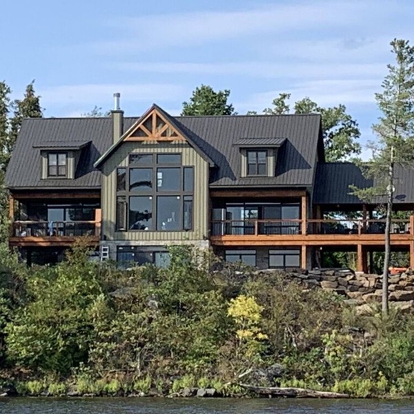 5000 sq ft luxury vacation home with 6 bedrooms 7 bathroom.
