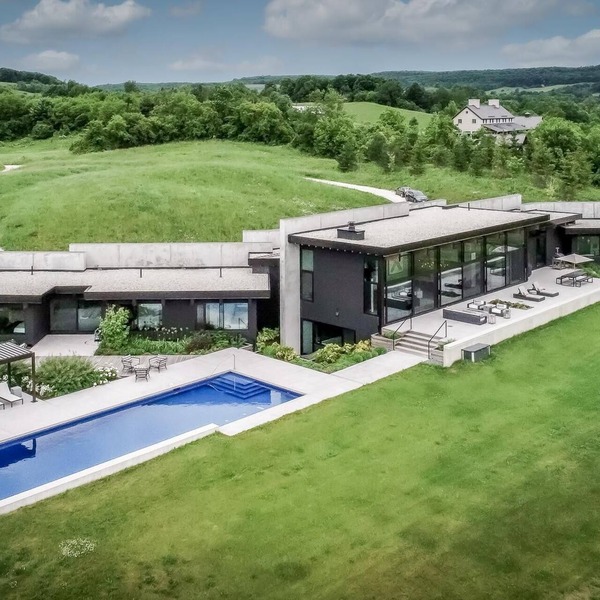 5bdrm 7bath modern oasis in Creemore! Pool! Hot Tub! Sauna! Podcast Media Rm!