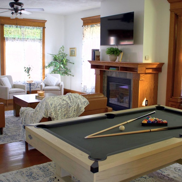 5BR Riverfront-PoolTable-Large Yard in Auburn near Emerson Park