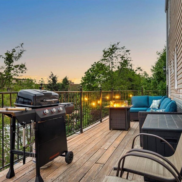 6 bdr Yonkers Home, 2 Apts, Balcony & Parking
